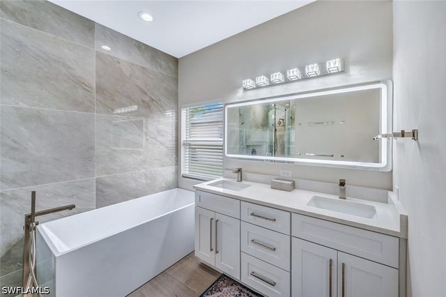 8260 Laurel Lakes BLVD, Naples, FL 34119