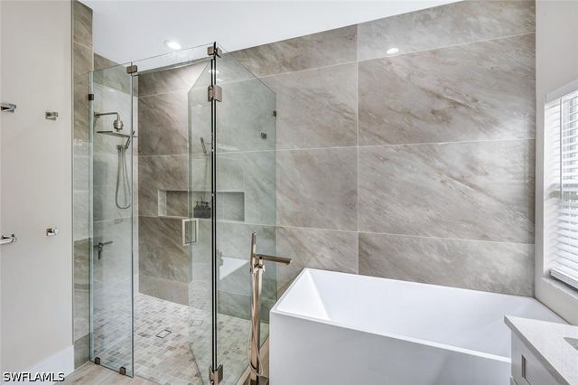 8260 Laurel Lakes BLVD, Naples, FL 34119