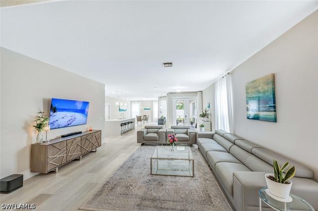 8260 Laurel Lakes BLVD, Naples, FL 34119