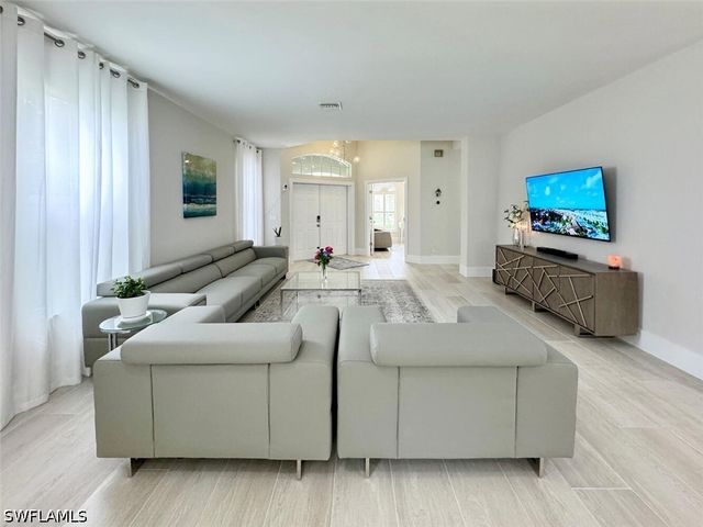 8260 Laurel Lakes BLVD, Naples, FL 34119