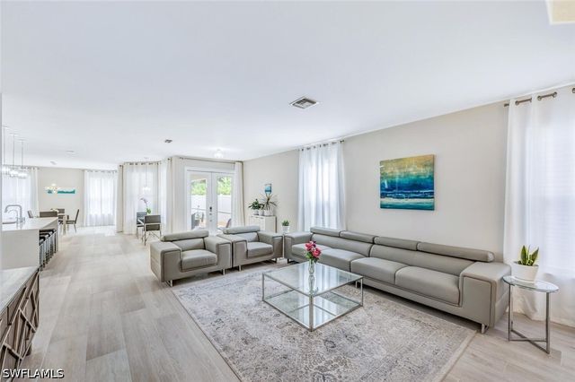8260 Laurel Lakes BLVD, Naples, FL 34119