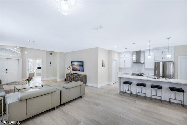 8260 Laurel Lakes BLVD, Naples, FL 34119