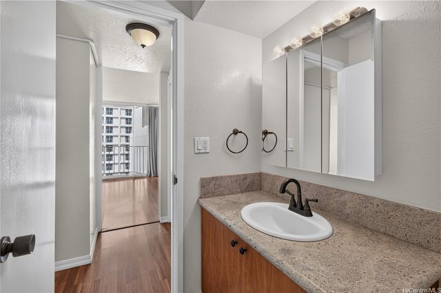 1617 Kapiolani Boulevard 1004, Honolulu, HI 96814