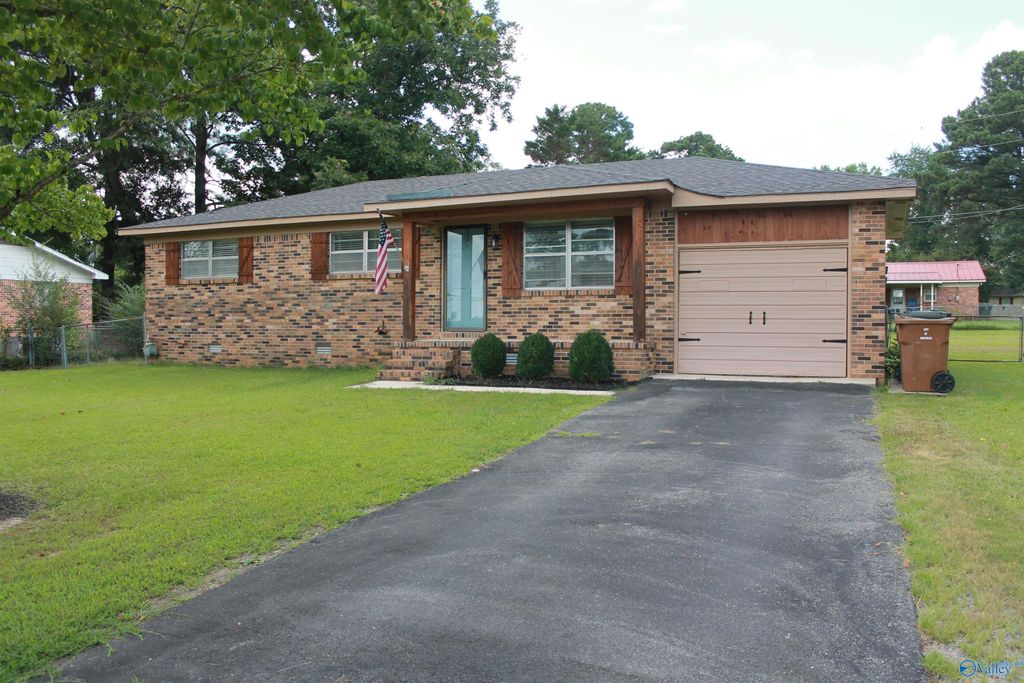 309 Star Street SW, Hartselle, AL 35640