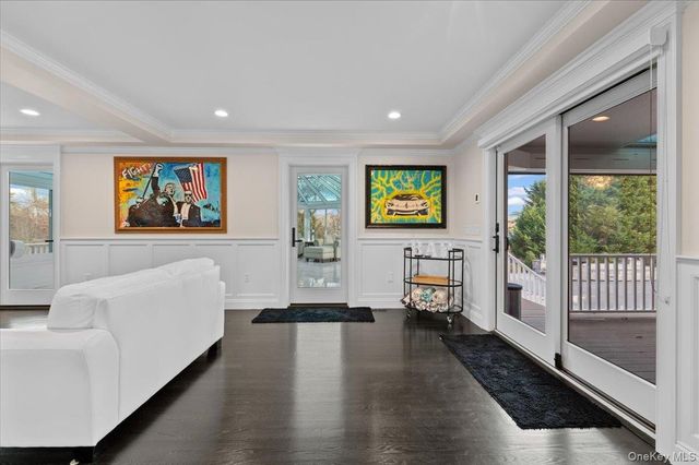 19 W Tiana Road, Hampton Bays, NY 11946