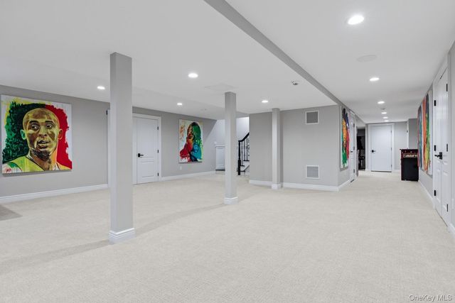 19 W Tiana Road, Hampton Bays, NY 11946