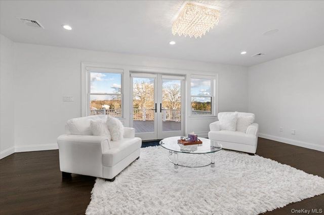 19 W Tiana Road, Hampton Bays, NY 11946