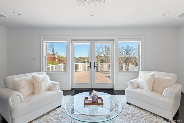 19 W Tiana Road, Hampton Bays, NY 11946