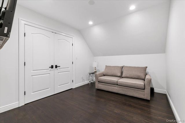 19 W Tiana Road, Hampton Bays, NY 11946