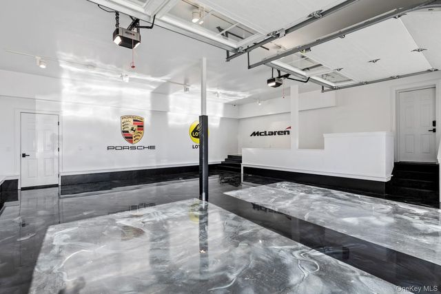 19 W Tiana Road, Hampton Bays, NY 11946