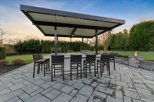 19 W Tiana Road, Hampton Bays, NY 11946