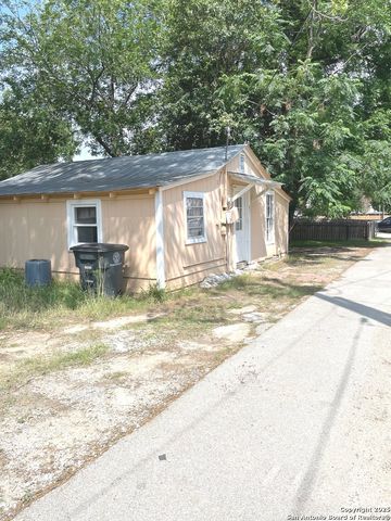 837 Denver, New Braunfels, TX 78130