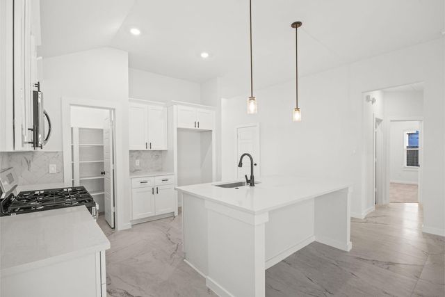 6219 Royal Palm Drive, Manvel, TX 77578