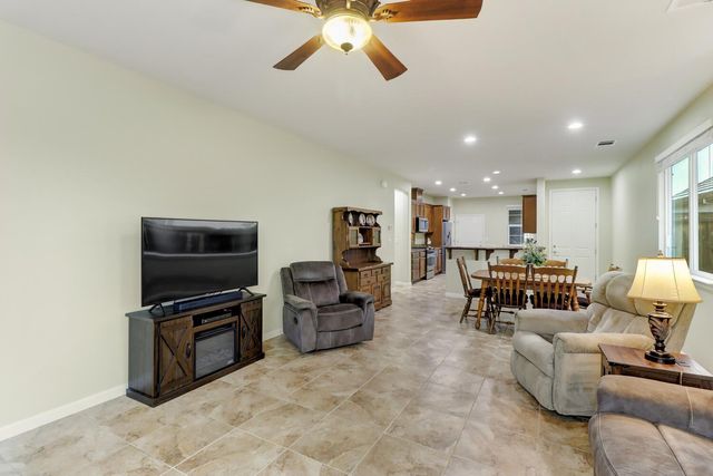 9882 Sheffield Way, Elk Grove, CA 95757