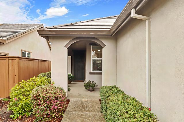 9882 Sheffield Way, Elk Grove, CA 95757