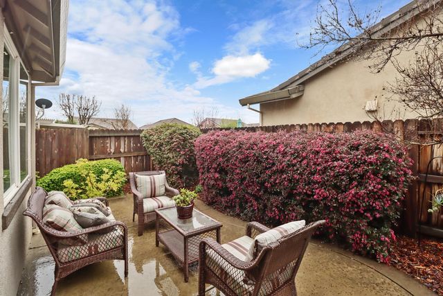 9882 Sheffield Way, Elk Grove, CA 95757