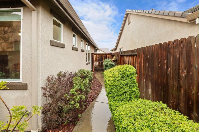 9882 Sheffield Way, Elk Grove, CA 95757