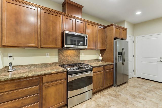 9882 Sheffield Way, Elk Grove, CA 95757