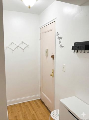 245 Bronx River Road 7F, Yonkers, NY 10704