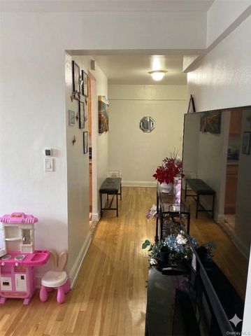 245 Bronx River Road 7F, Yonkers, NY 10704