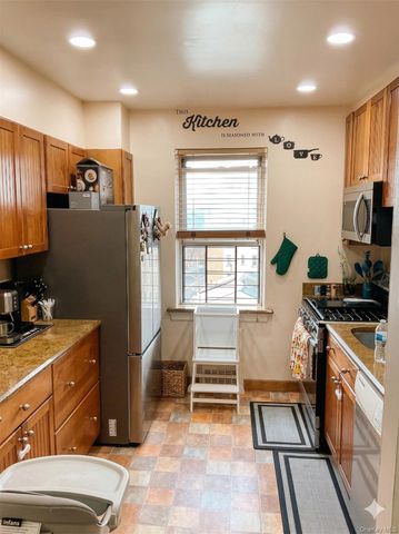 245 Bronx River Road 7F, Yonkers, NY 10704