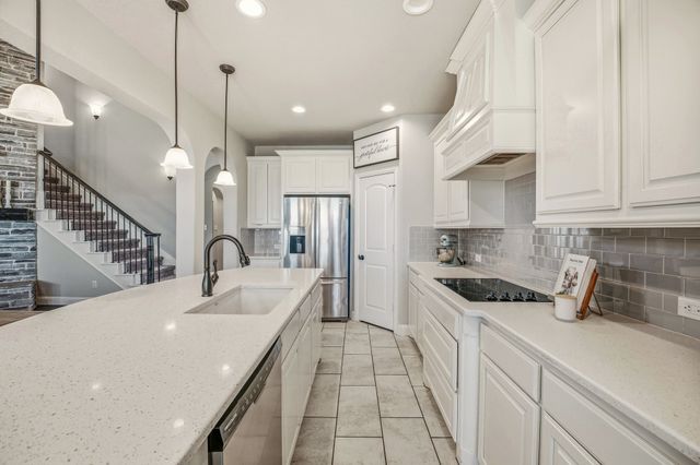 12301 Cedar Knoll Drive, Fort Worth, TX 76028