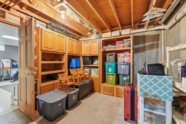 1902 Kentfield Way, Goshen, IN 46526