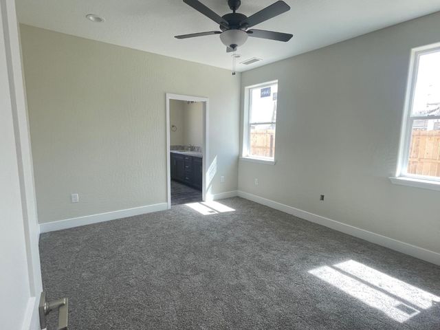 386 South Susan Ave, Kerman, CA 93630