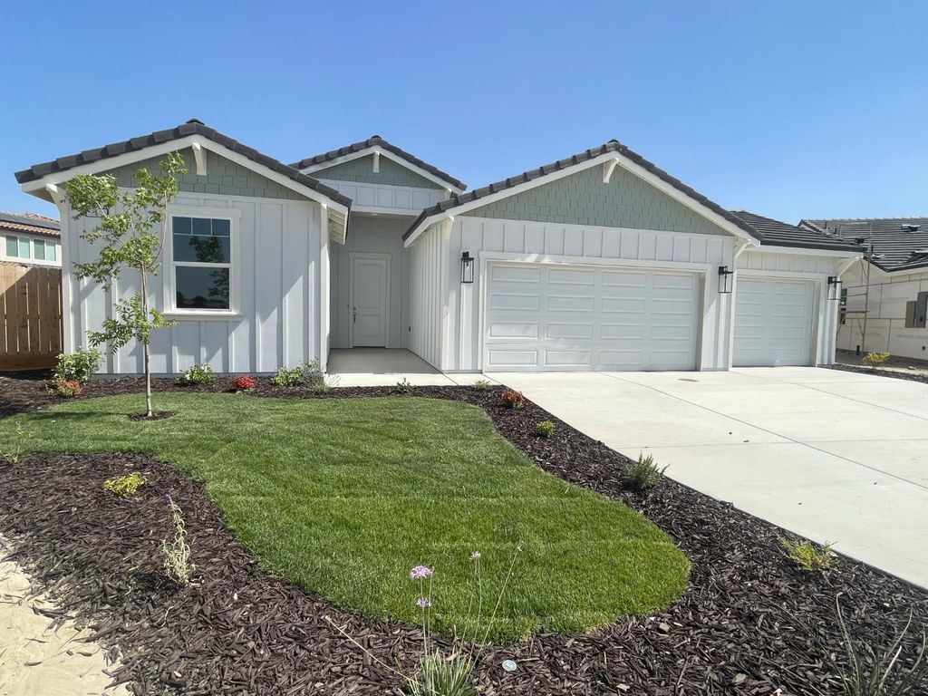 Image 1 of property listing at 386 South Susan Ave, Kerman, CA 93630