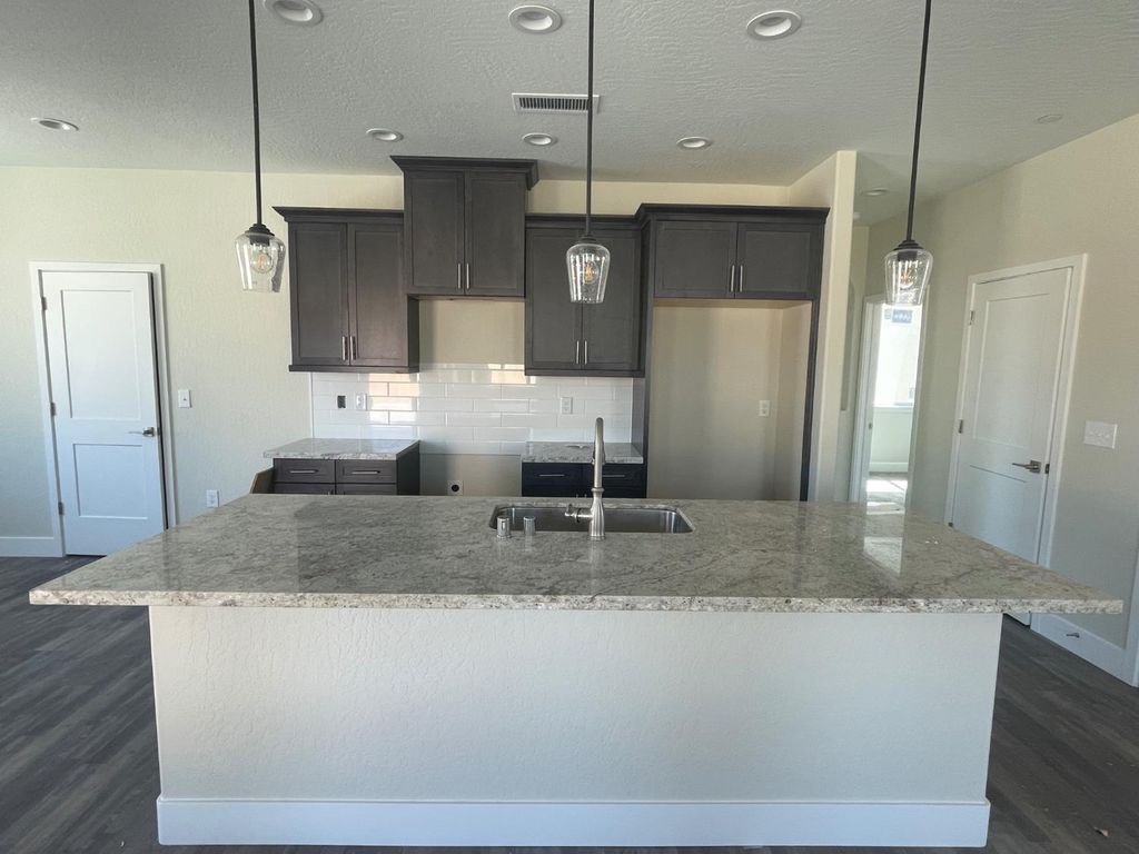 Image 2 of property listing at 386 South Susan Ave, Kerman, CA 93630