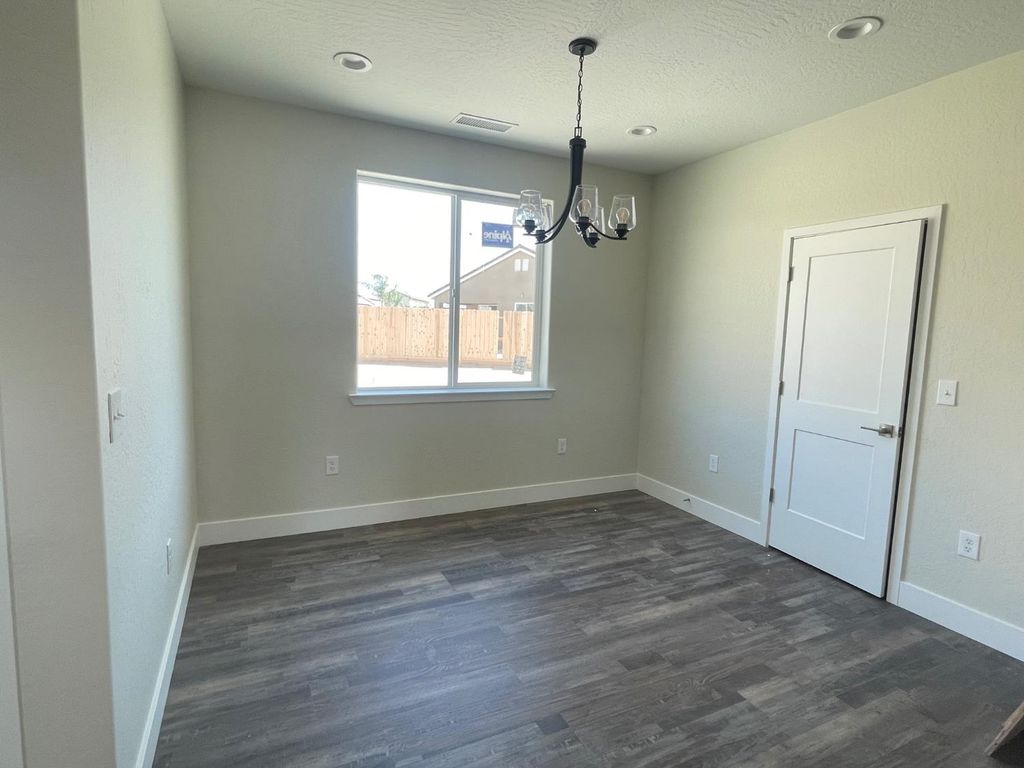 Image 4 of property listing at 386 South Susan Ave, Kerman, CA 93630