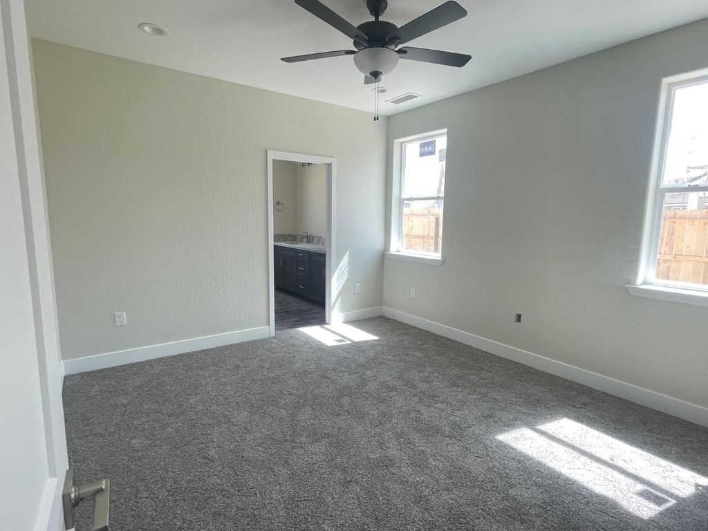 Image 5 of property listing at 386 South Susan Ave, Kerman, CA 93630