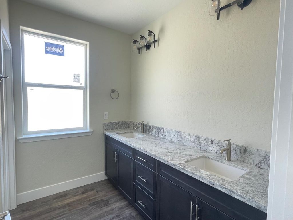 Image 6 of property listing at 386 South Susan Ave, Kerman, CA 93630