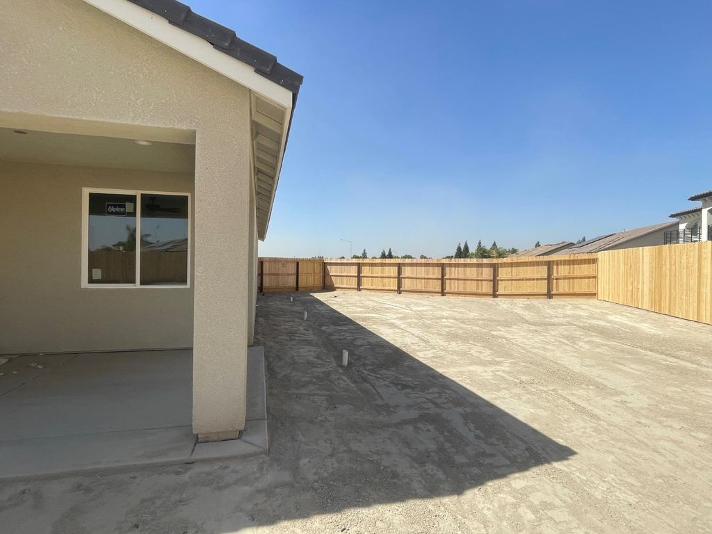 Image 9 of property listing at 386 South Susan Ave, Kerman, CA 93630