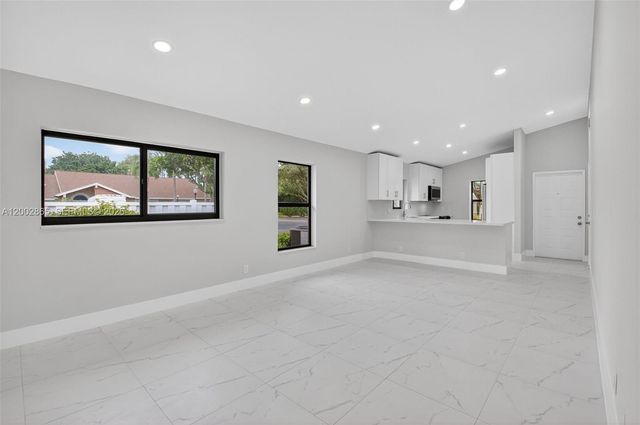 8067 Summerbreeze Ln, Boca Raton, FL 33496