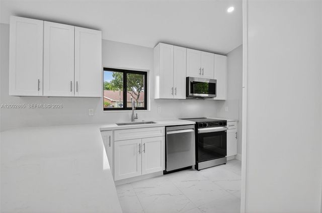 8067 Summerbreeze Ln, Boca Raton, FL 33496