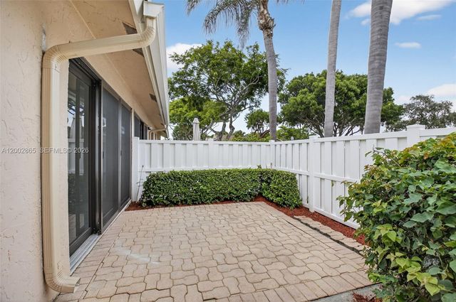8067 Summerbreeze Ln, Boca Raton, FL 33496