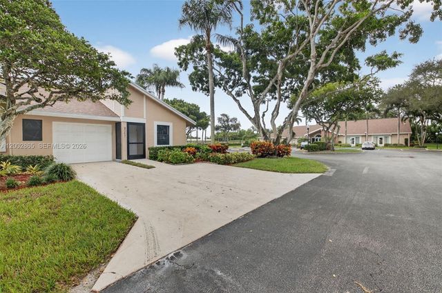 8067 Summerbreeze Ln, Boca Raton, FL 33496