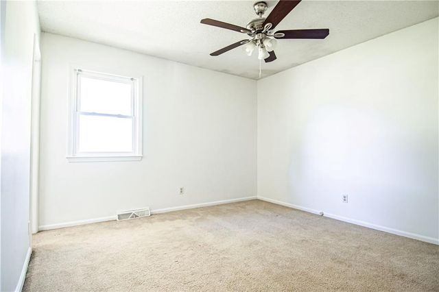 268 HOLIDAY Drive, Lansing, KS 66043