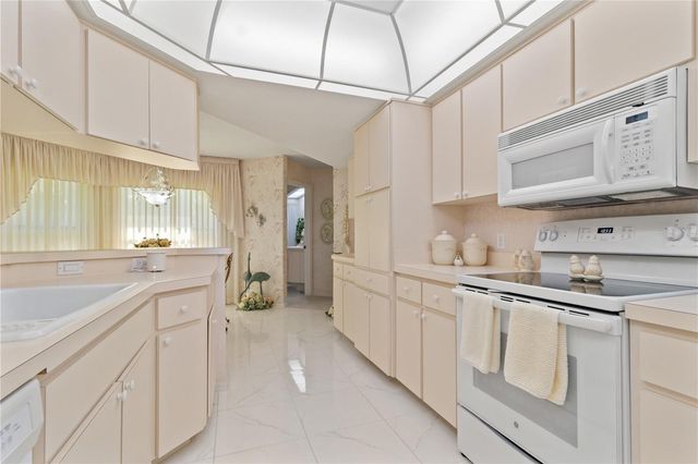12001 GRANADA PLACE, Weeki Wachee, FL 34614
