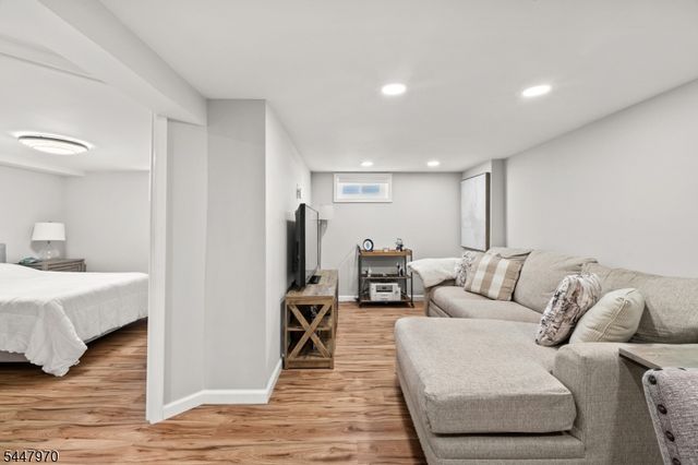 10 Dale Dr, Fairfield Twp., NJ 07004