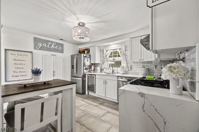 10 Dale Dr, Fairfield Twp., NJ 07004