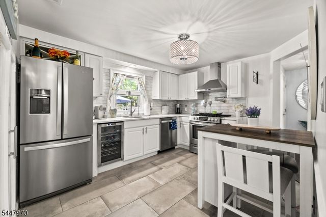 10 Dale Dr, Fairfield Twp., NJ 07004