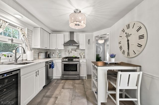 10 Dale Dr, Fairfield Twp., NJ 07004