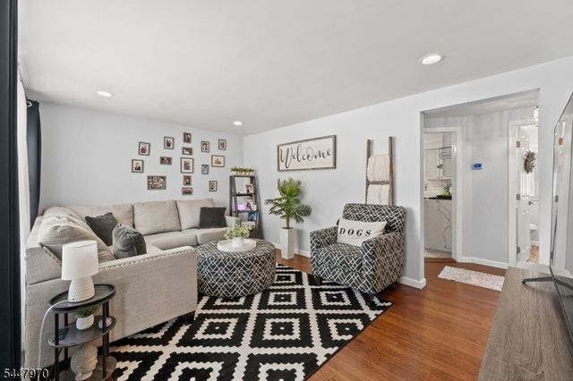 10 Dale Dr, Fairfield Twp., NJ 07004