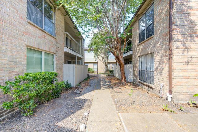 2120 Wilcrest Drive 220, Houston, TX 77042