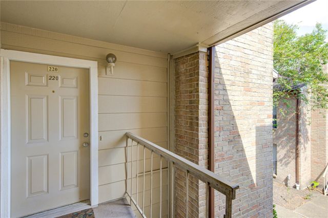 2120 Wilcrest Drive 220, Houston, TX 77042