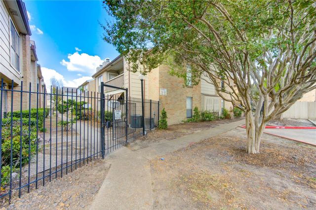 2120 Wilcrest Drive 220, Houston, TX 77042