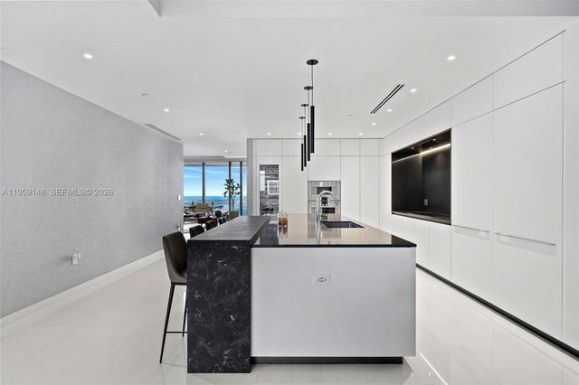 300 Biscayne Blvd Way 4602, Miami, FL 33131