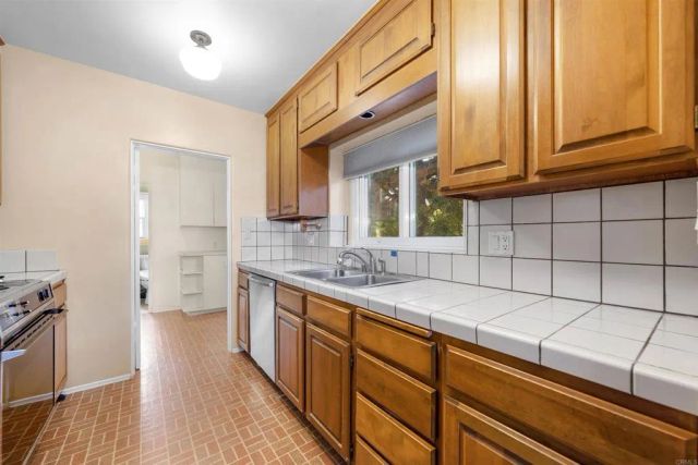 2689 Narcissus Drive, San Diego, CA 92106